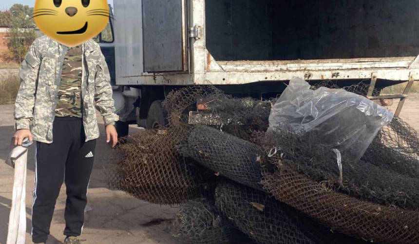 Передали хлопцям сітки для захисту від ворожих дронів