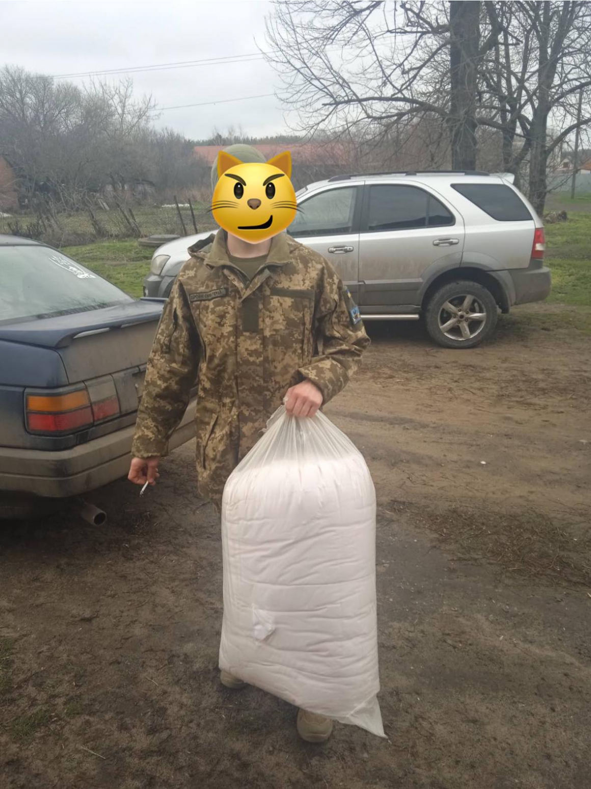 Передали нашим захисникам подушки, покривала, ковдри та вітаміни!