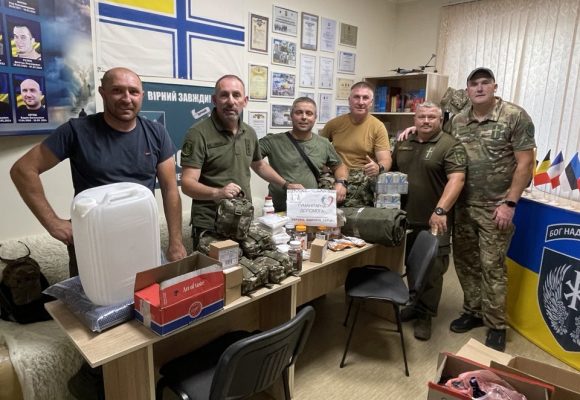 Наш колега — Коля Бороденко, виїхав до наших хлопців та передав допомогу нашим захисникам! Дякуємо за підтримку та небайдужість!