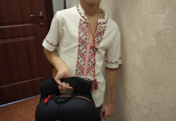 Наша колега-волонтерка Ірина з Дніпропетровщини видавала діткам рюкзаки до 1 вересня.Ми щиро вдячні їй за допомогу та велике серце! 🎒💛
