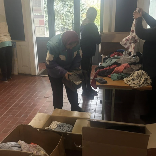 Роздача гуманітарної допомоги для внутрішньо переміщених осіб Роздача гуманітарної допомоги для внутрішньо переміщених осіб