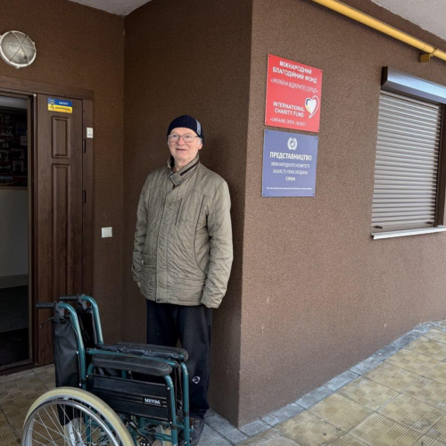 Передали інвалідний візок людині, яка цього потребувала Передали інвалідний візок людині, яка цього потребувала