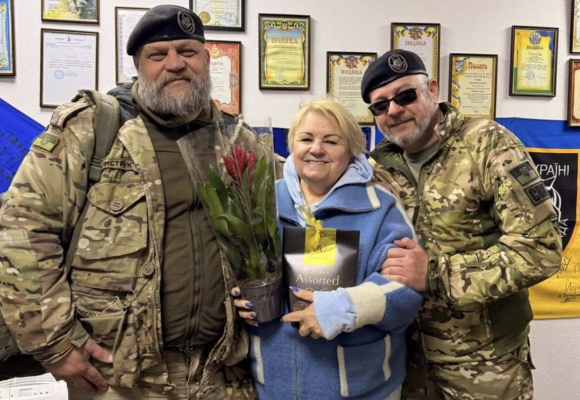 Передали допомогу нашим козакам Передали допомогу нашим козакам