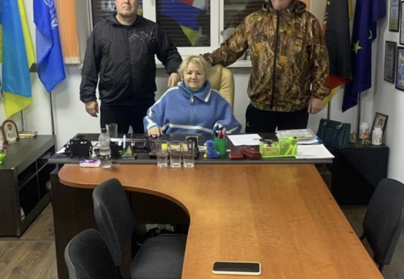 Разом із Кушніром Володимиром та Михайловим Сергієм передаємо допомогу нашим військовим Разом із Кушніром Володимиром та Михайловим Сергієм передаємо допомогу нашим військовим